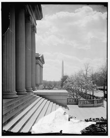 Monument and Treas. columns, between 1910 and 1920. Creator: Harris & Ewing