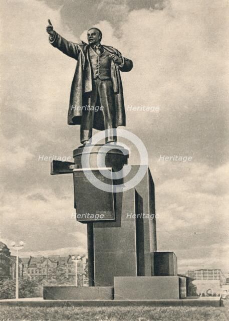 'Monument to Lenin by Evseev, Shchuko, and Gelfrejh, St Petersburg, Russia', c1926. Artists: Sergey Evseev, Vladimir Shchuko, Vladimir Gelfreich.