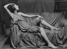 Moore, Dulcie, Miss, portrait photograph, between 1916 and 1918. Creator: Arnold Genthe