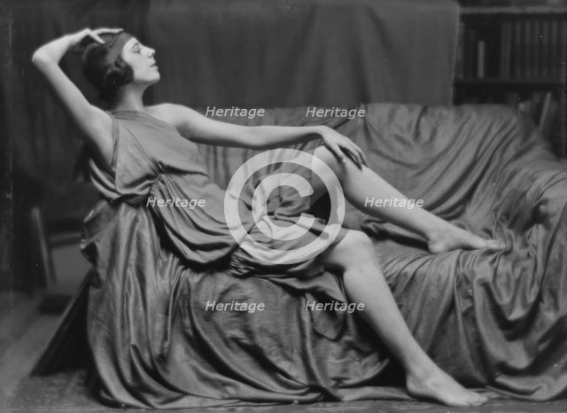 Moore, Dulcie, Miss, portrait photograph, between 1916 and 1918. Creator: Arnold Genthe.