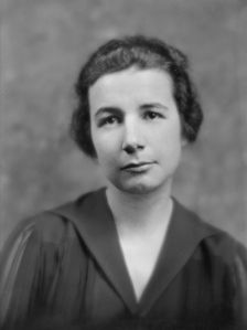 Moore, M., Miss, portrait photograph, 1917. Creator: Arnold Genthe