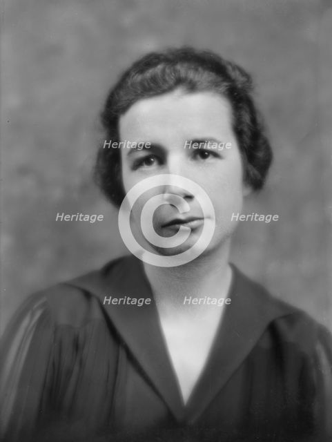 Moore, M., Miss, portrait photograph, 1917. Creator: Arnold Genthe.