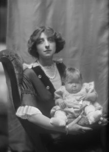 Moracchini, Pierre, Mrs., and baby, portrait photograph, 1913. Creator: Arnold Genthe