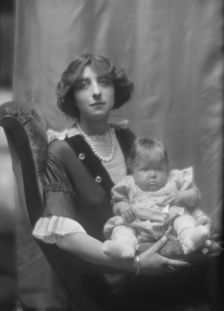 Moracchini, Pierre, Mrs., and baby, portrait photograph, 1913. Creator: Arnold Genthe