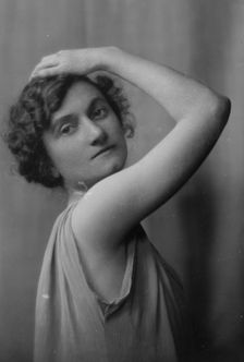 Morgan, Marion, Miss, portrait photograph, 1917 June 5. Creator: Arnold Genthe