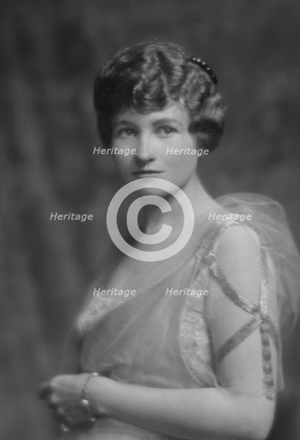 Morgan, Constance, Miss, portrait photograph, 1915 Sept. 27. Creator: Arnold Genthe.
