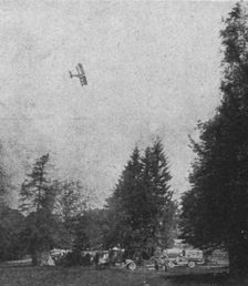 Mort de laviateur Boillot; Navarre venant par les airs assister a l'enterrement de son..., 1916. Creator: Unknown