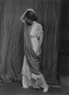 Morton, Isabella, Miss, 1913 Feb. 5. Creator: Arnold Genthe