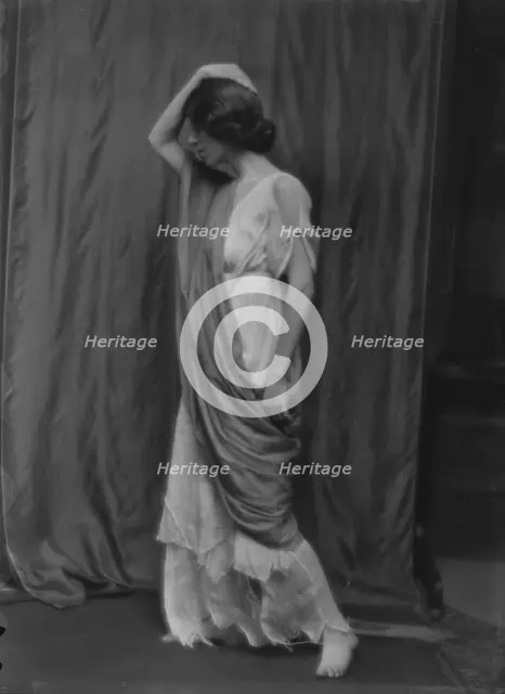 Morton, Isabella, Miss, 1913 Feb. 5. Creator: Arnold Genthe.