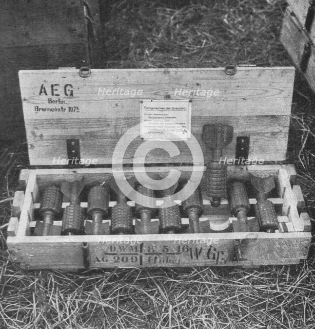 'Materiel Allemand pris au sud de la Somme; Petites bombes a ailettes que nous appelons..., 1916. Creator: Unknown.
