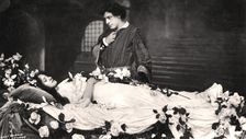 Matheson Lang and Nora Kerin in a scene from Romeo and Juliet, 1908.Artist: Daily Mirror Studios