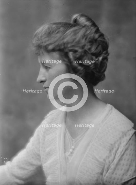 Mattison, N.D., Mrs., portrait photograph, 1914. Creator: Arnold Genthe.