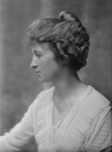 Mattison, N.D., Mrs., portrait photograph, 1914. Creator: Arnold Genthe