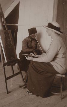Maud Sherwood painting a dutchman with a clay pipe, 1913. Creator: Unknown