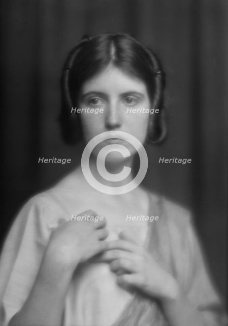 Maude, Bonnie, Miss, portrait photograph, between 1912 and 1918. Creator: Arnold Genthe.