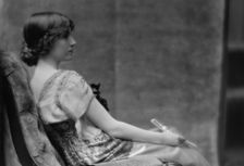 Maude, Bonnie, Miss, portrait photograph, between 1912 and 1918. Creator: Arnold Genthe