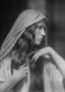Maude, Bonnie, Miss, portrait photograph, between 1912 and 1918. Creator: Arnold Genthe