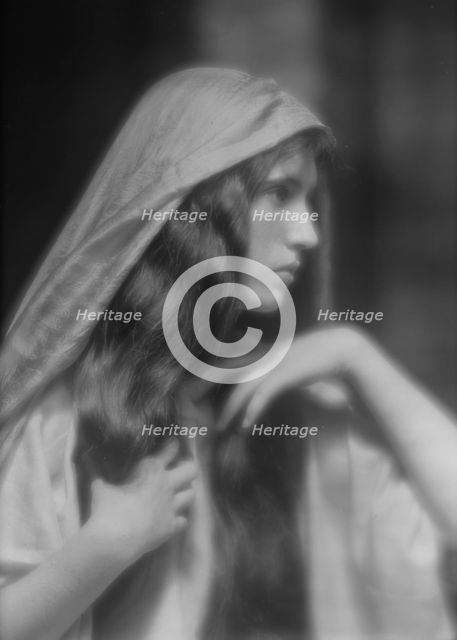 Maude, Bonnie, Miss, portrait photograph, between 1912 and 1918. Creator: Arnold Genthe.