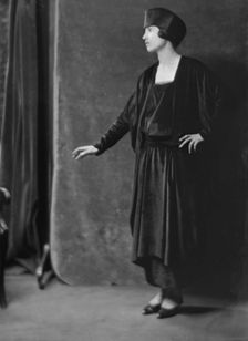 Maude, Bonnie, Miss, portrait photograph, between 1912 and 1918. Creator: Arnold Genthe