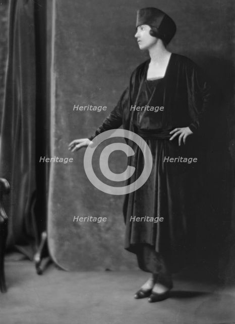 Maude, Bonnie, Miss, portrait photograph, between 1912 and 1918. Creator: Arnold Genthe.