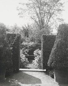 "Maudesleigh," Frederick Strong Moseley house, Newburyport, Massachusetts, 1920. Creator: Frances Benjamin Johnston