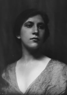May, Miss, portrait photograph, 1913. Creator: Arnold Genthe