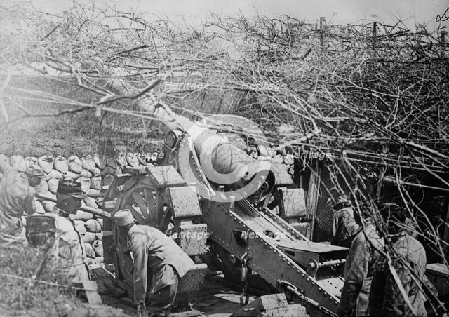 Macedonia, French 155 gun ready to fire, between c1915 and 1918. Creator: Bain News Service.