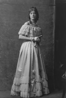 MacKaye, Elsie Herbert, Miss, portrait photograph, 1917 May 1. Creator: Arnold Genthe