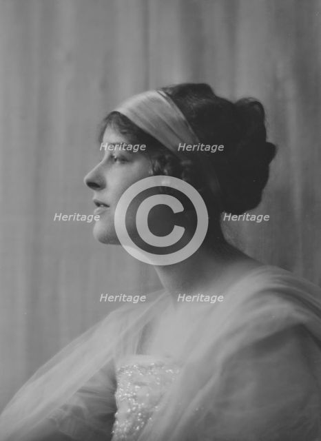 MacKaye, Elsie Herbert, Miss, portrait photograph, 1917 May 1. Creator: Arnold Genthe.