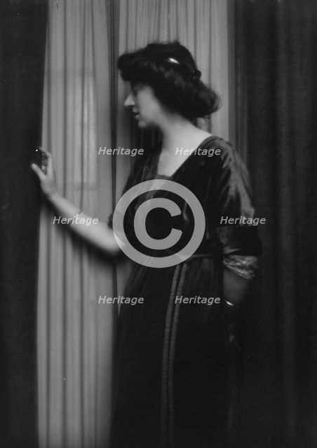 MacKaye, Hazel, Miss, portrait photograph, 1913. Creator: Arnold Genthe.
