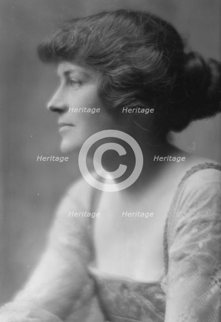 MacKenzie, Cameron, Mrs., portrait photograph, 1914 Sept. 14. Creator: Arnold Genthe.