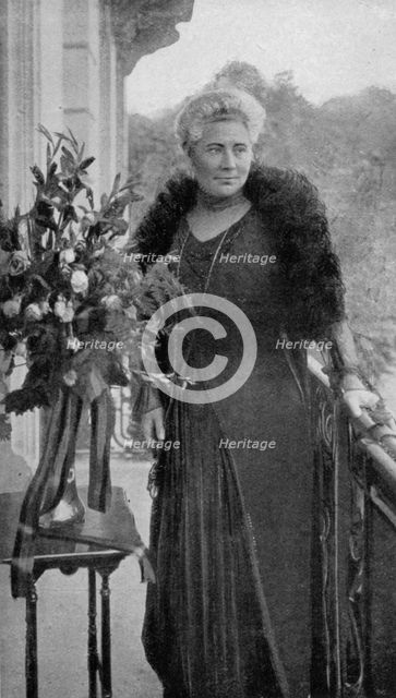 Madame Carton de Wiart, 1915. Artist: Unknown