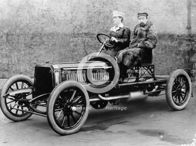 Madame du Gaste and Monsieur Barbarou in a Benz Parsifal, 1903. Artist: Unknown