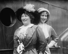 Madame Gadski and daughter, 1912. Creator: Bain News Service
