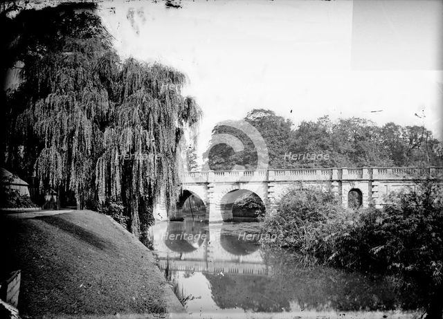 Magdalen Bridge, Oxford, Oxfordshire, c1860-c1922.  Artist: Henry Taunt
