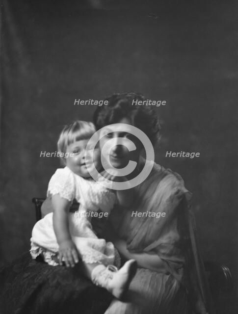 Magre, Mrs., and child, portrait photograph, 1919 Creator: Arnold Genthe.