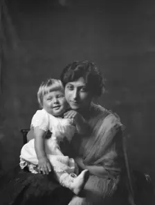 Magre, Mrs., and child, portrait photograph, 1919 Creator: Arnold Genthe