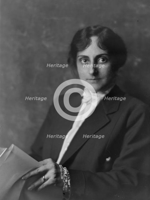 Mahoney, William, Mrs., portrait photograph, 1916. Creator: Arnold Genthe.