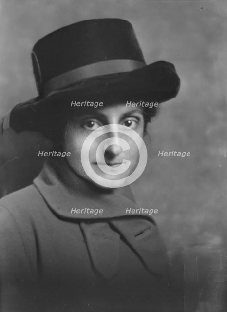 Mahoney, William, Mrs., portrait photograph, not before 1916. Creator: Arnold Genthe.