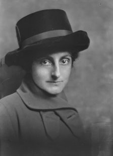 Mahoney, William, Mrs., portrait photograph, not before 1916. Creator: Arnold Genthe
