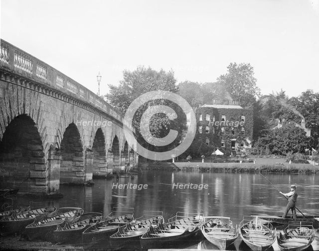 Maidenhead Bridge, Maidenhead, Berkshire,  c1860-c1922. Artist: Henry Taunt
