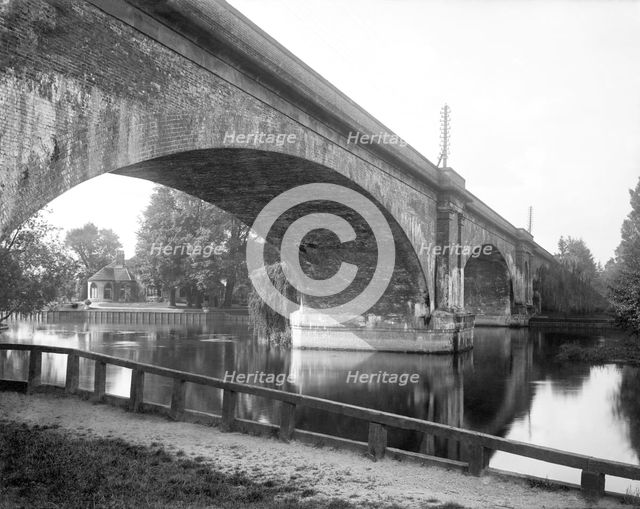 Maidenhead Railway Bridge, Berkshire, 1880s. Artist: Henry Taunt.