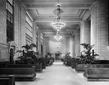 Main waiting room, Grand Central Terminal, N.Y. Central Lines, New York, c.between 1910 and 1920. Creator: Unknown