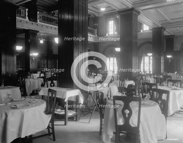 Main dining room, Murphy's Hotel, Richmond, Va., between 1900 and 1920. Creator: Unknown.