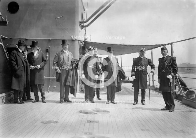 MAINE Mon't comm'ee [Monument Committee] on WYOMING, W.R. Hears[t], J.W. Keller..., 1913. Creator: Bain News Service.
