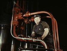 Maintenance mechanic in largest coal press..., Combustion Engineering Co., Chattanooga, Tenn., 1942. Creator: Alfred T Palmer
