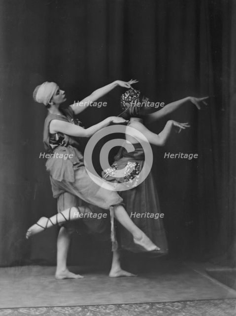 Maitland, Miss, and Miss Knight, 1915 July 9. Creator: Arnold Genthe.