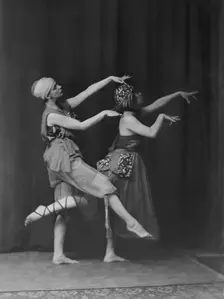 Maitland, Miss, and Miss Knight, 1915 July 9. Creator: Arnold Genthe