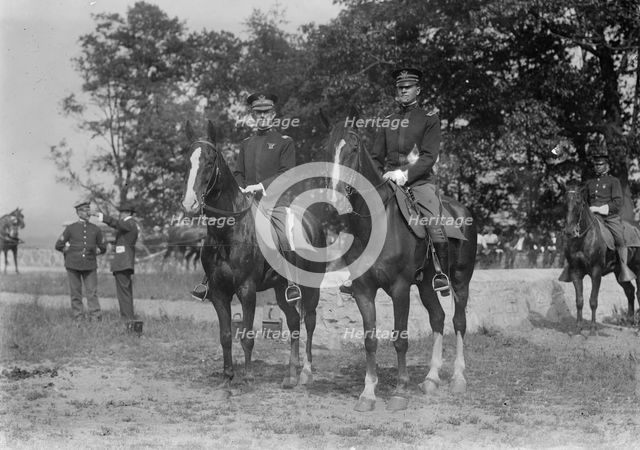 Maj. F. W. Sladen & Lt. H.D. Higley, 1926. Creator: Bain News Service.