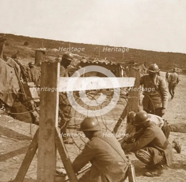 Making barbed wire, c1914-c1918. Artist: Unknown.
